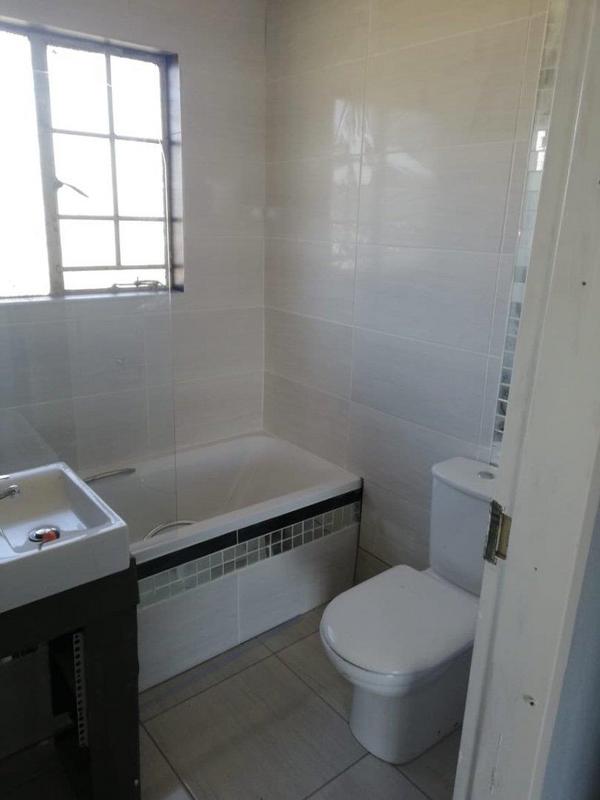 2 Bedroom Property for Sale in Van Riebeeck Park Western Cape